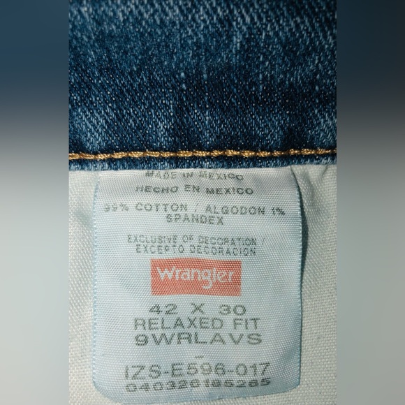 Wrangler relaxed fit Premium Blue Jeans Men’s Size 42x30 denim - Picture 8 of 8